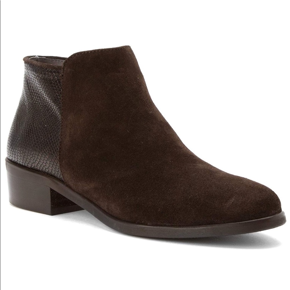 Dual Tone Textured Low Cut Chelsea Ankle Bootie - Picture 3 of 8